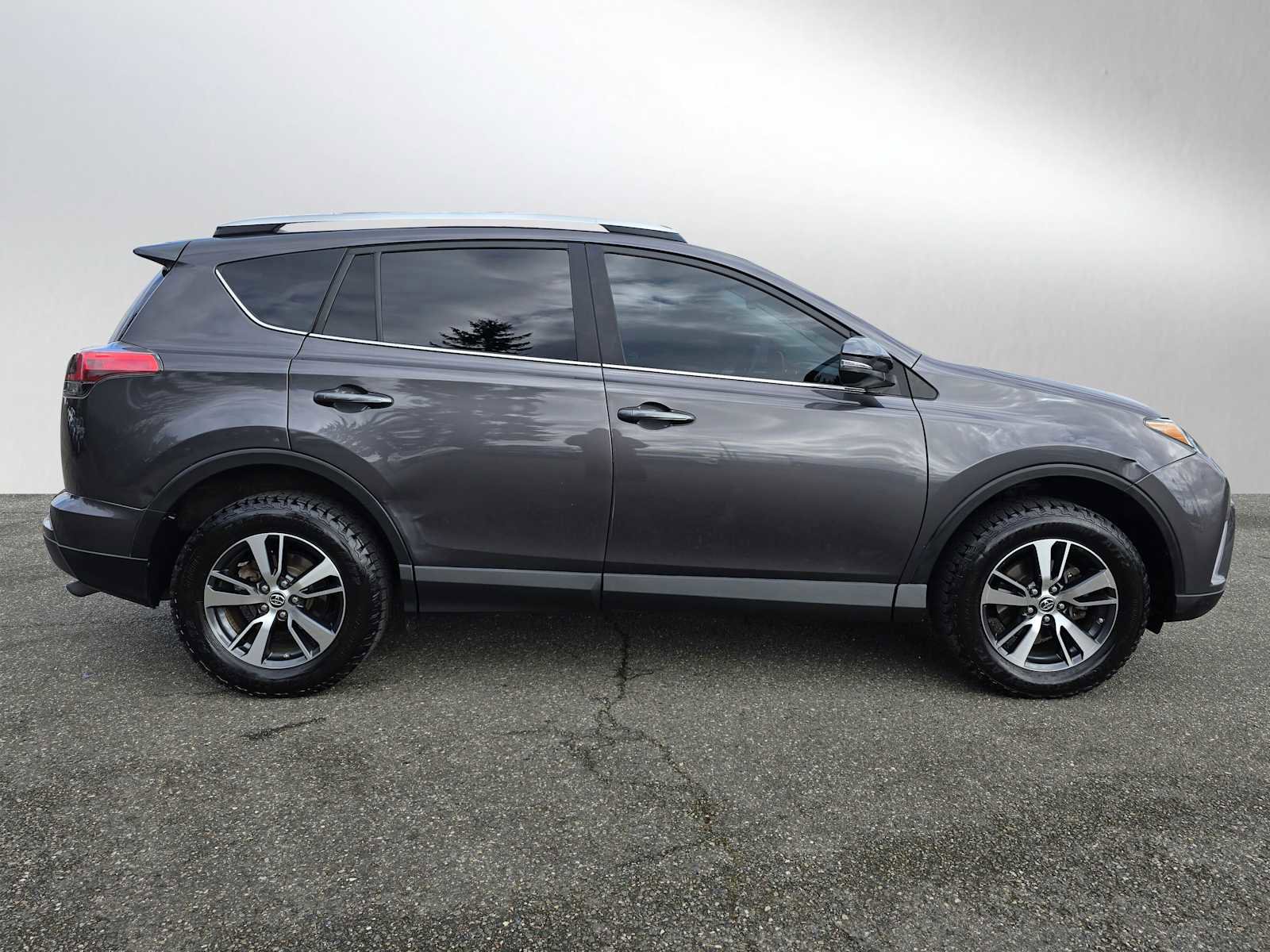 Used 2016 Toyota RAV4 XLE image 8