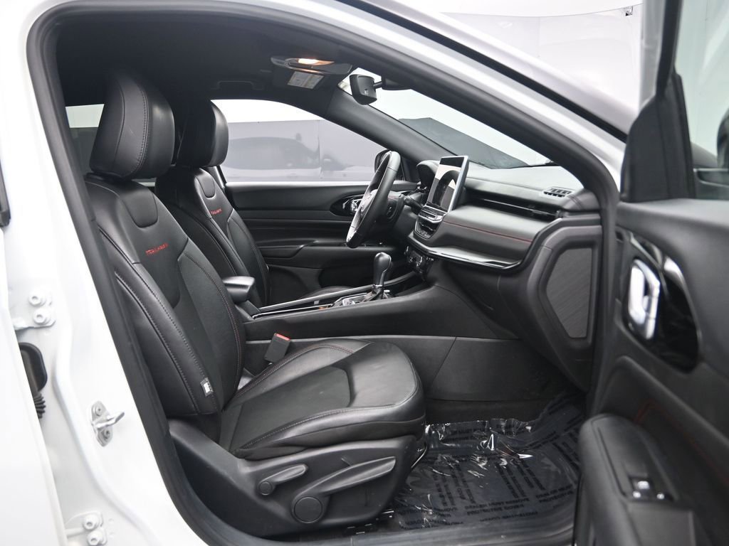Used 2025 Jeep Compass Trailhawk image 31