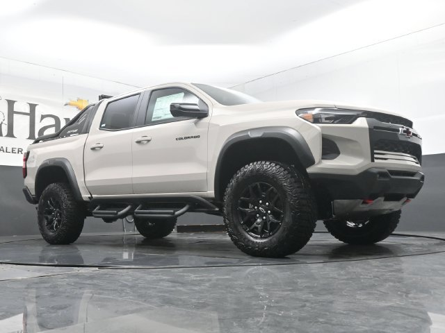 New 2026 Chevrolet Colorado ZR2 w/ Midnight Edition AWD/4WD image 2
