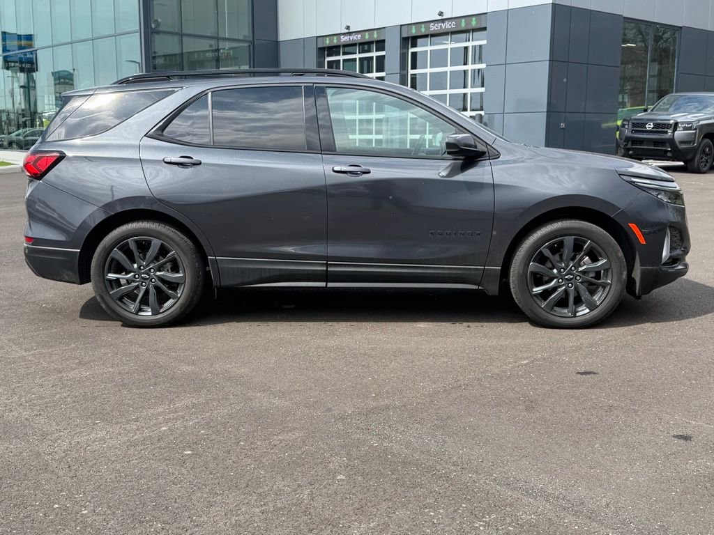 Used 2022 Chevrolet Equinox RS image 3