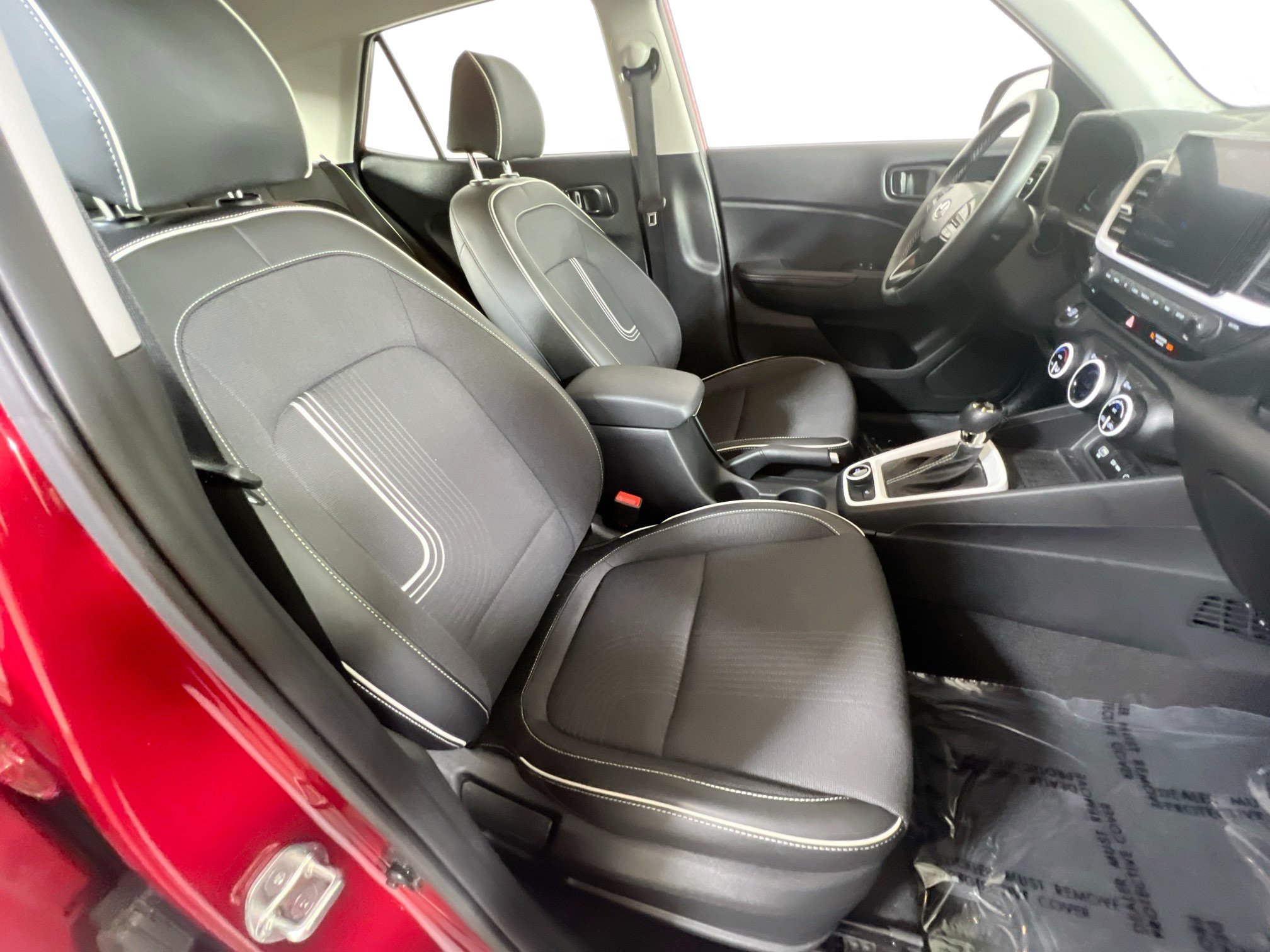 Used 2023 Hyundai Venue Limited FWD image 27