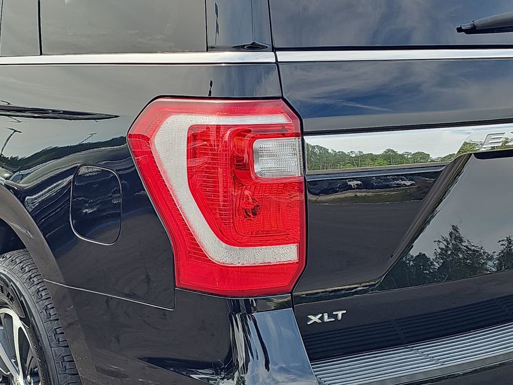 Used 2018 Ford Expedition XLT w/ Equipment Group 201A AWD/4WD image 31