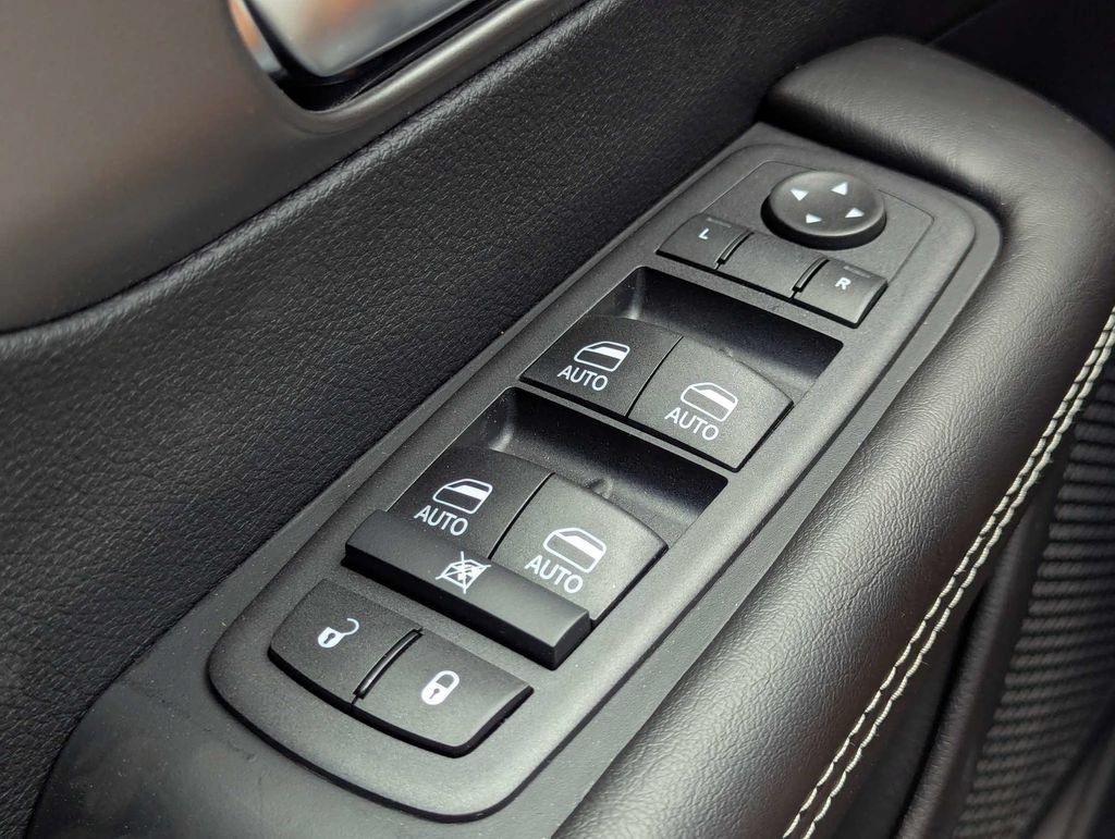 New 2027 Chrysler Pacifica Select w/ Family Tech Group FWD image 22