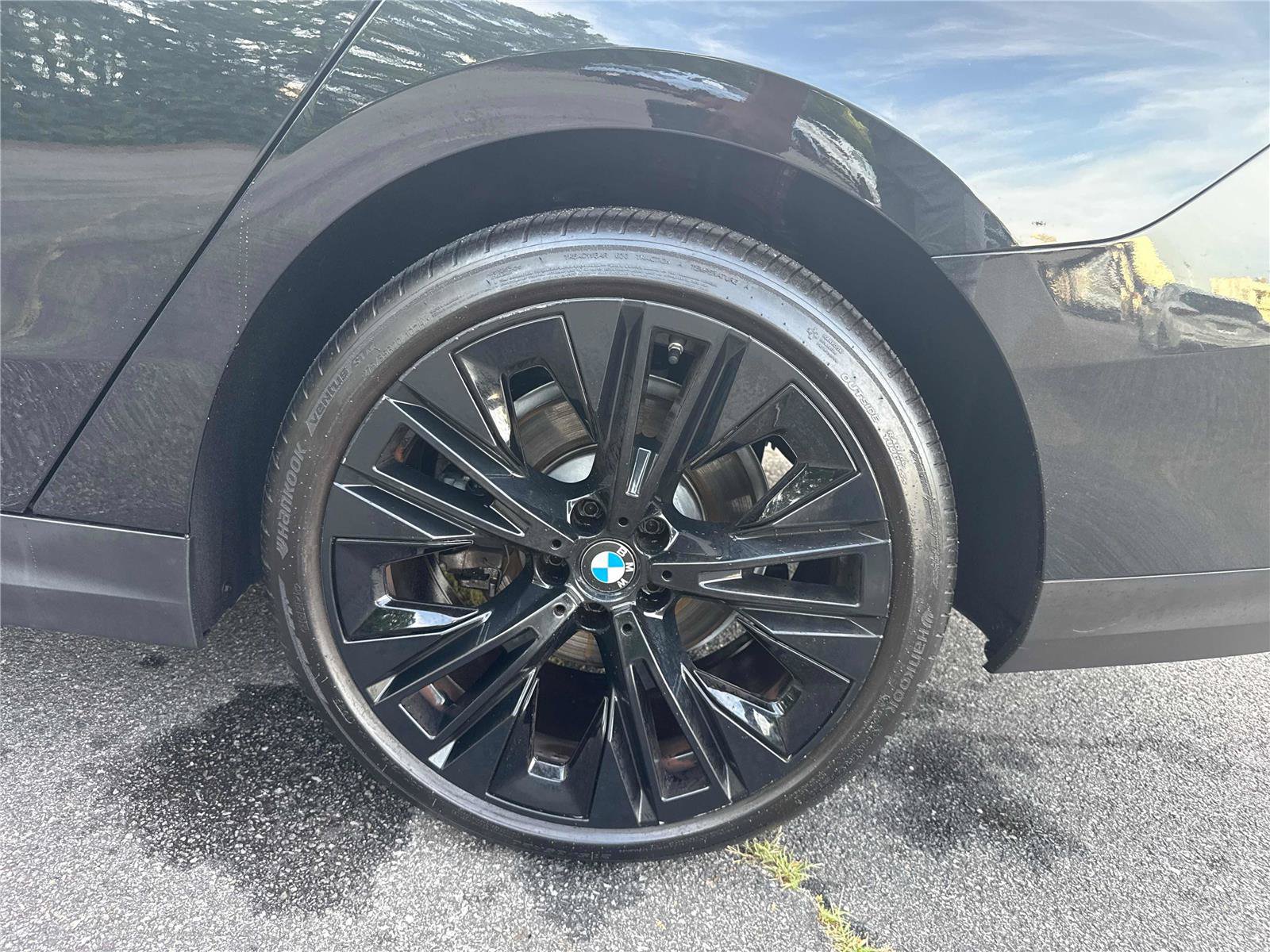 Used 2024 BMW 530i w/ Premium Package RWD image 33