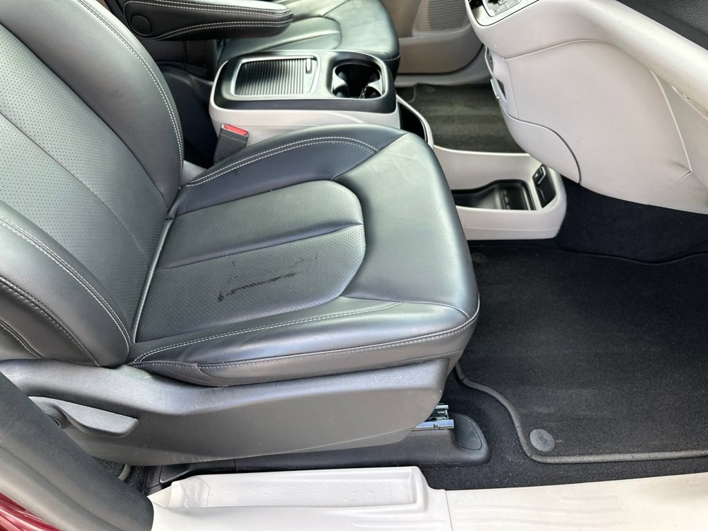 Used 2023 Chrysler Pacifica Touring-L AWD/4WD image 15