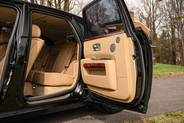 Used 2014 Rolls-Royce Ghost image 24