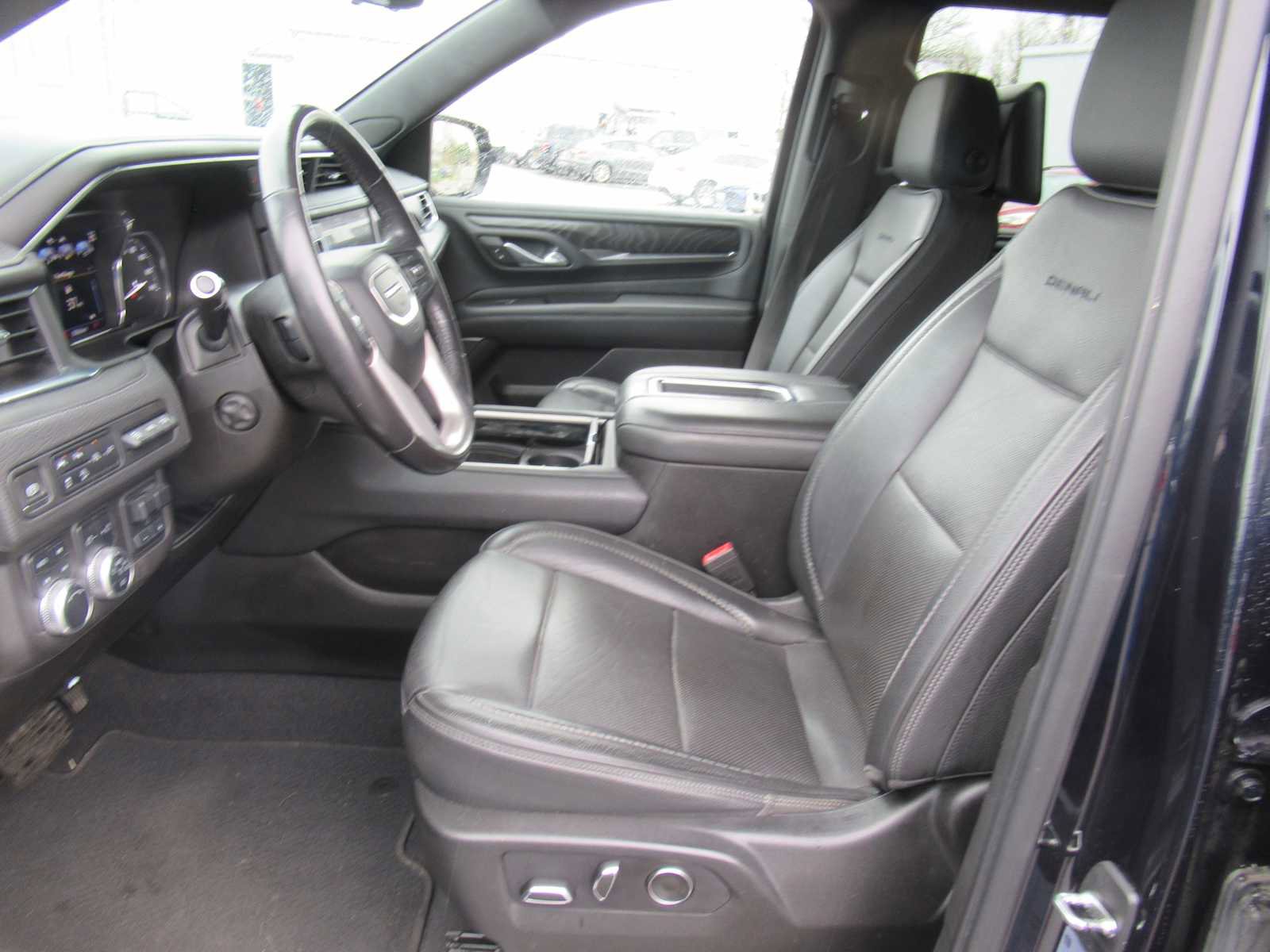 Used 2021 GMC Yukon Denali w/ Denali Premium Package AWD/4WD image 16