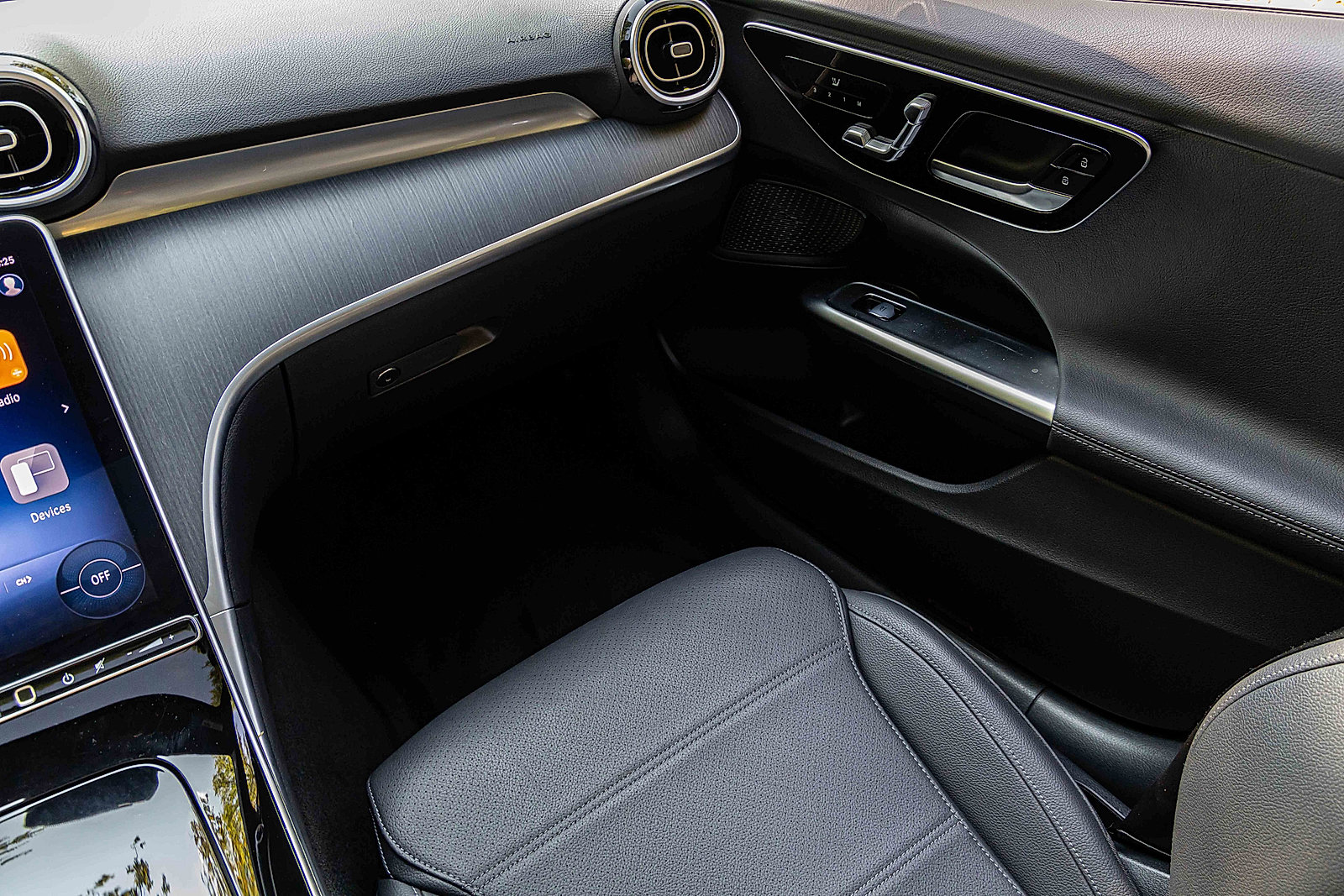 Used 2025 Mercedes-Benz C 300 4MATIC Sedan image 17
