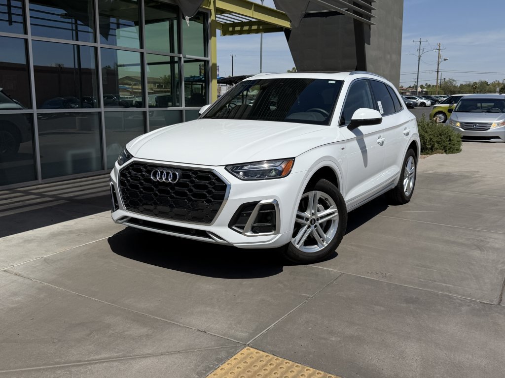 Used 2024 Audi Q5 e Premium w/ Convenience Package AWD/4WD image 2