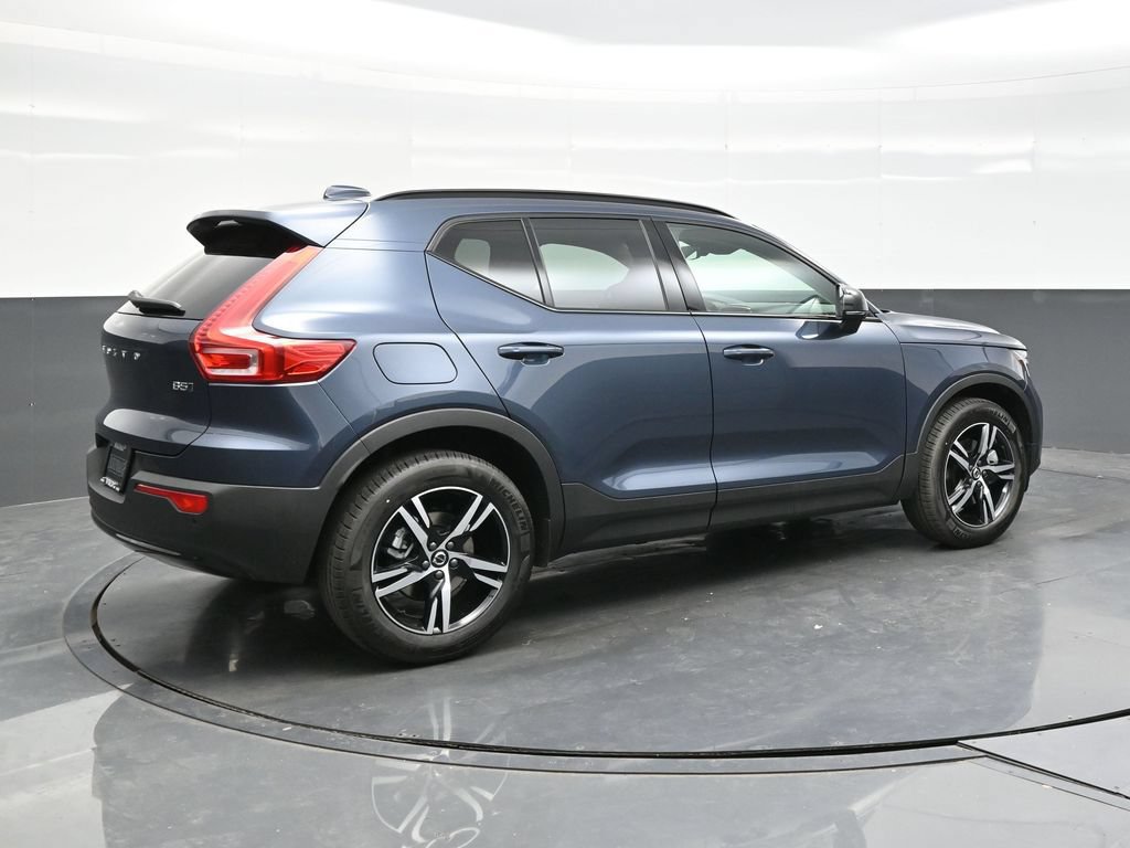 New 2026 Volvo XC40 B5 Core w/ Climate Package AWD/4WD image 7
