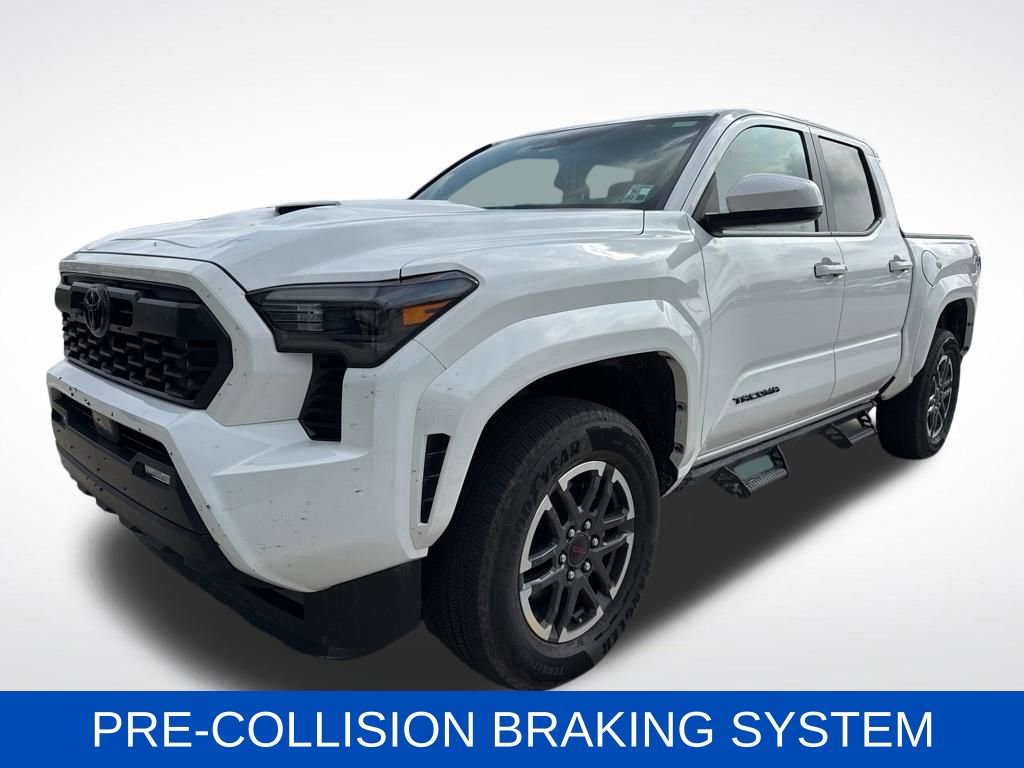 Used 2025 Toyota Tacoma TRD Sport AWD/4WD image 4