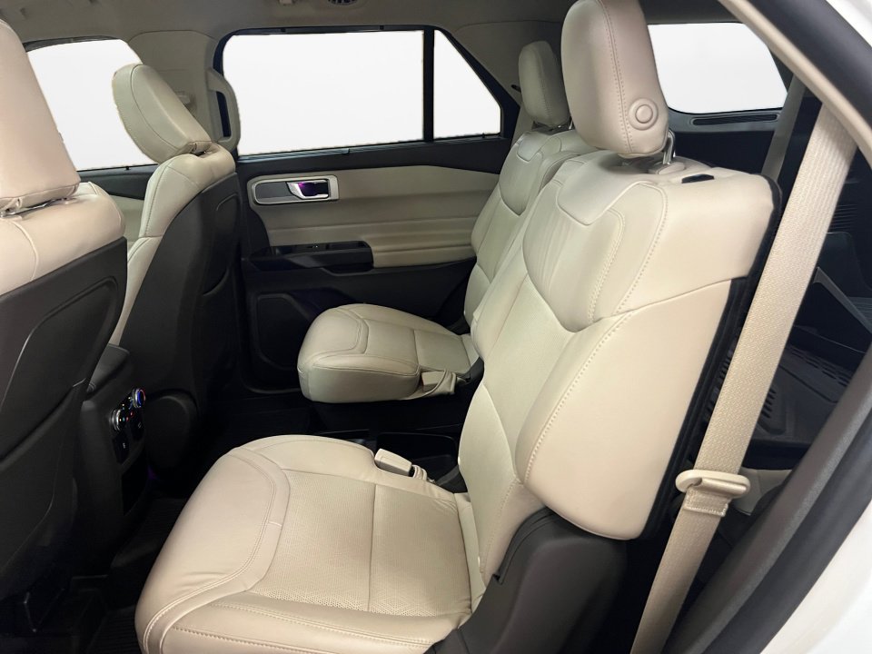 Used 2020 Ford Explorer Platinum image 16