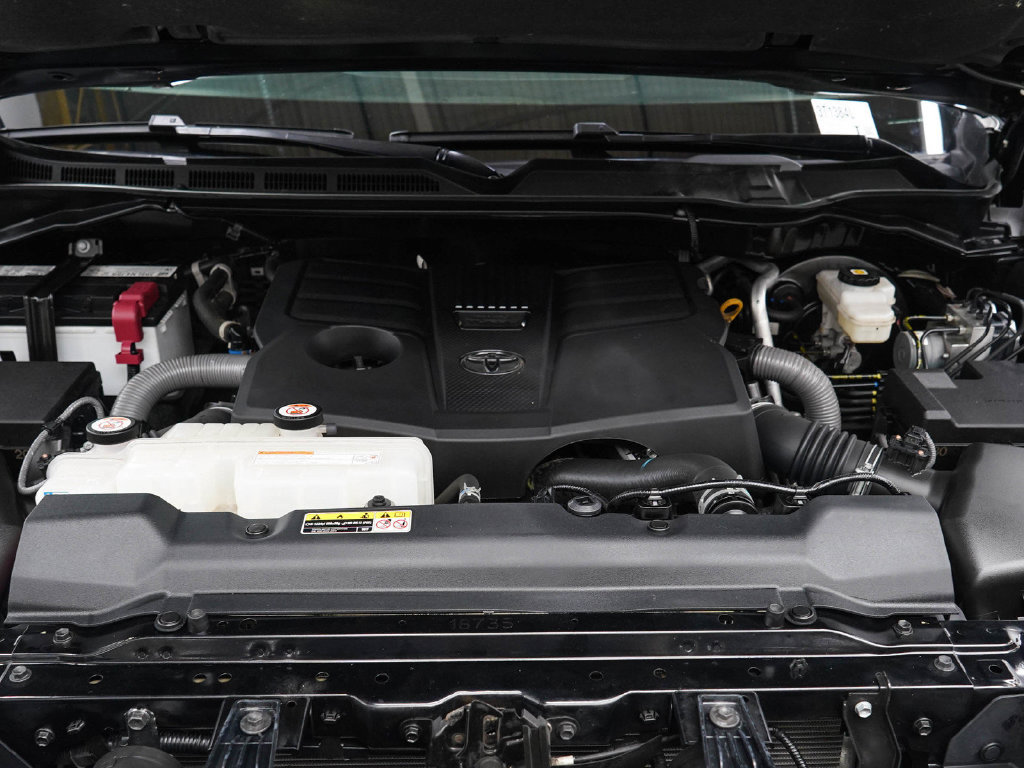 Used 2023 Toyota Tundra Limited w/ Power Package AWD/4WD image 32