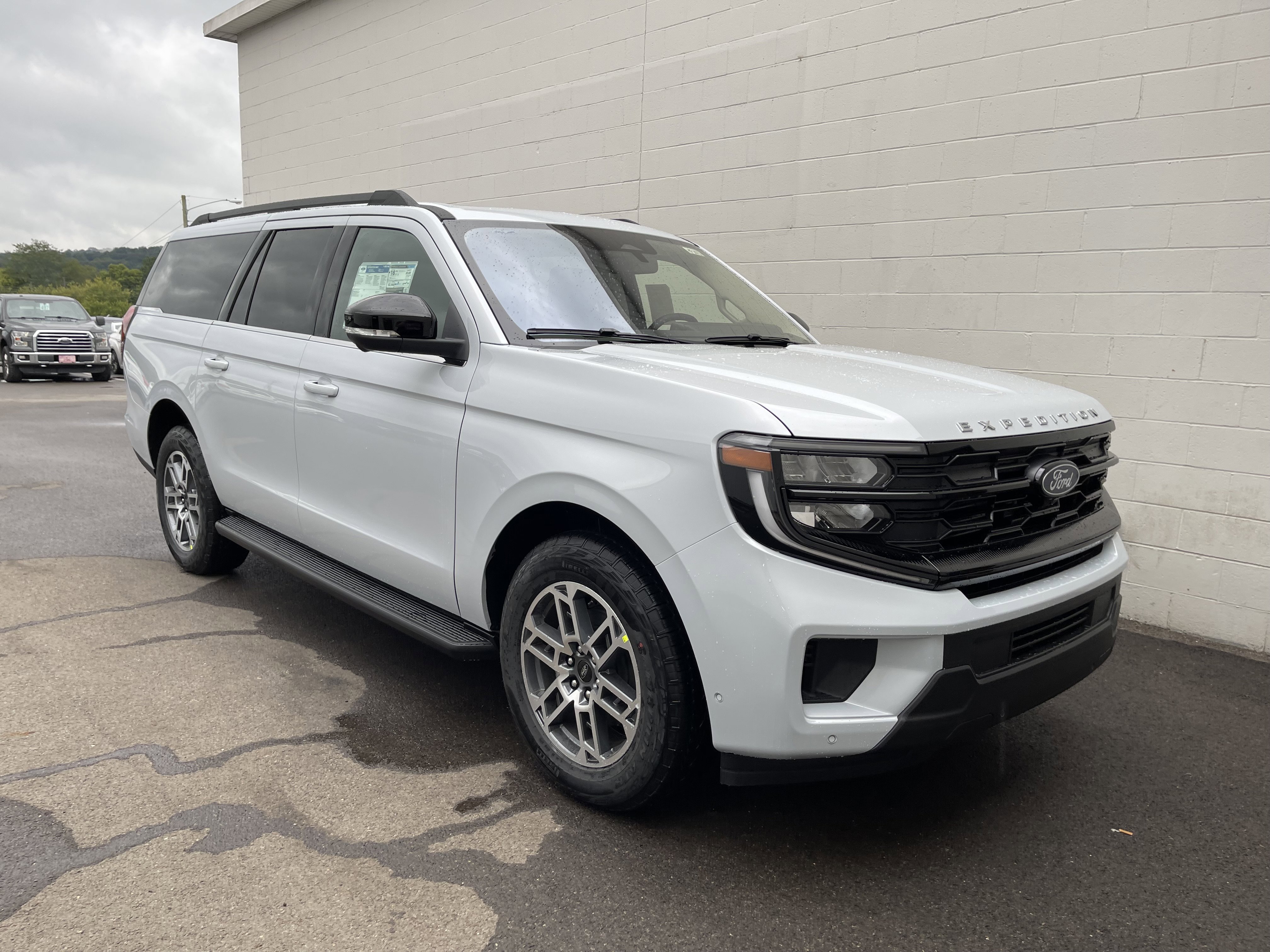 New 2025 Ford Expedition Max Active image 2