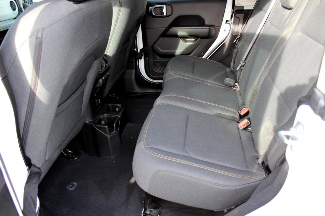 Used 2025 Jeep Wrangler Sahara image 15