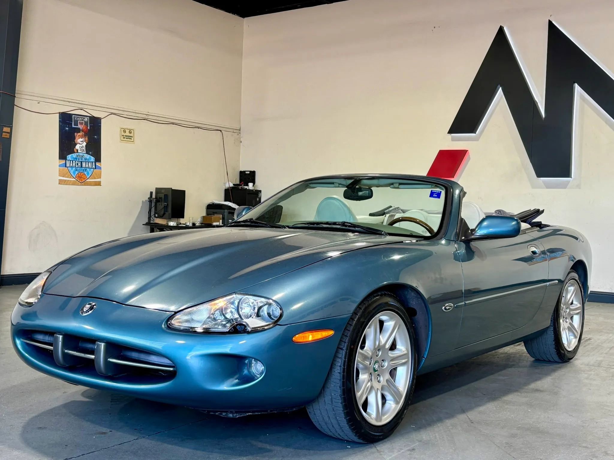 Used 2000 Jaguar XK8 Convertible RWD image 9