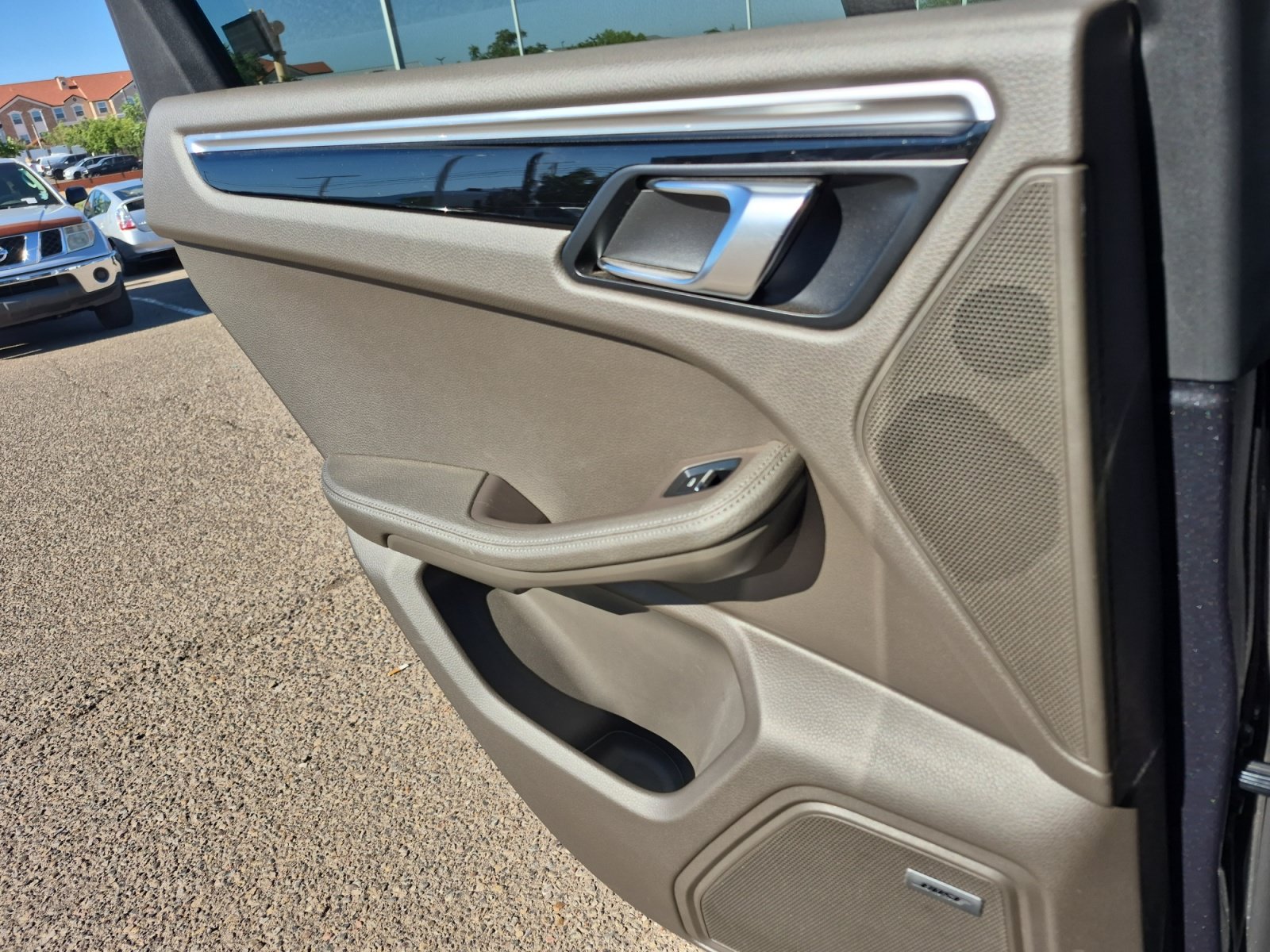 Used 2021 Porsche Macan AWD/4WD image 19