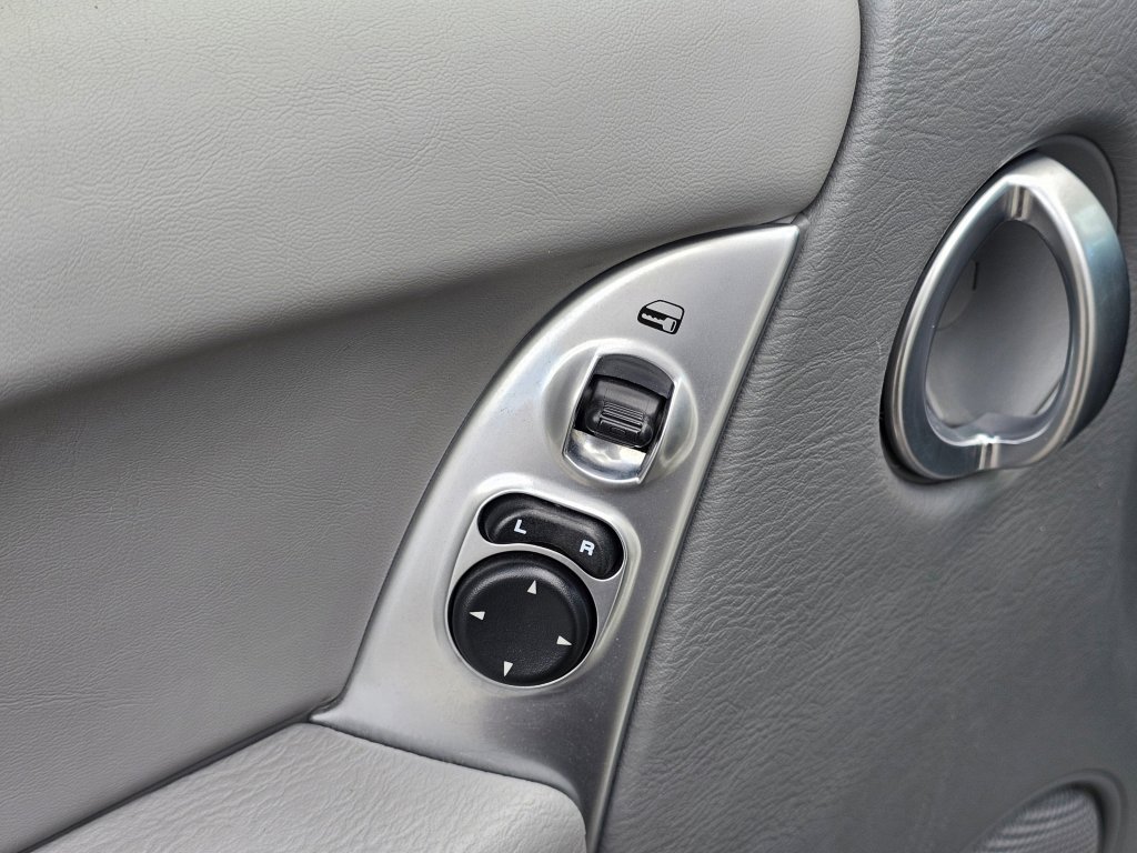 Used 2005 Jeep Liberty Limited image 26