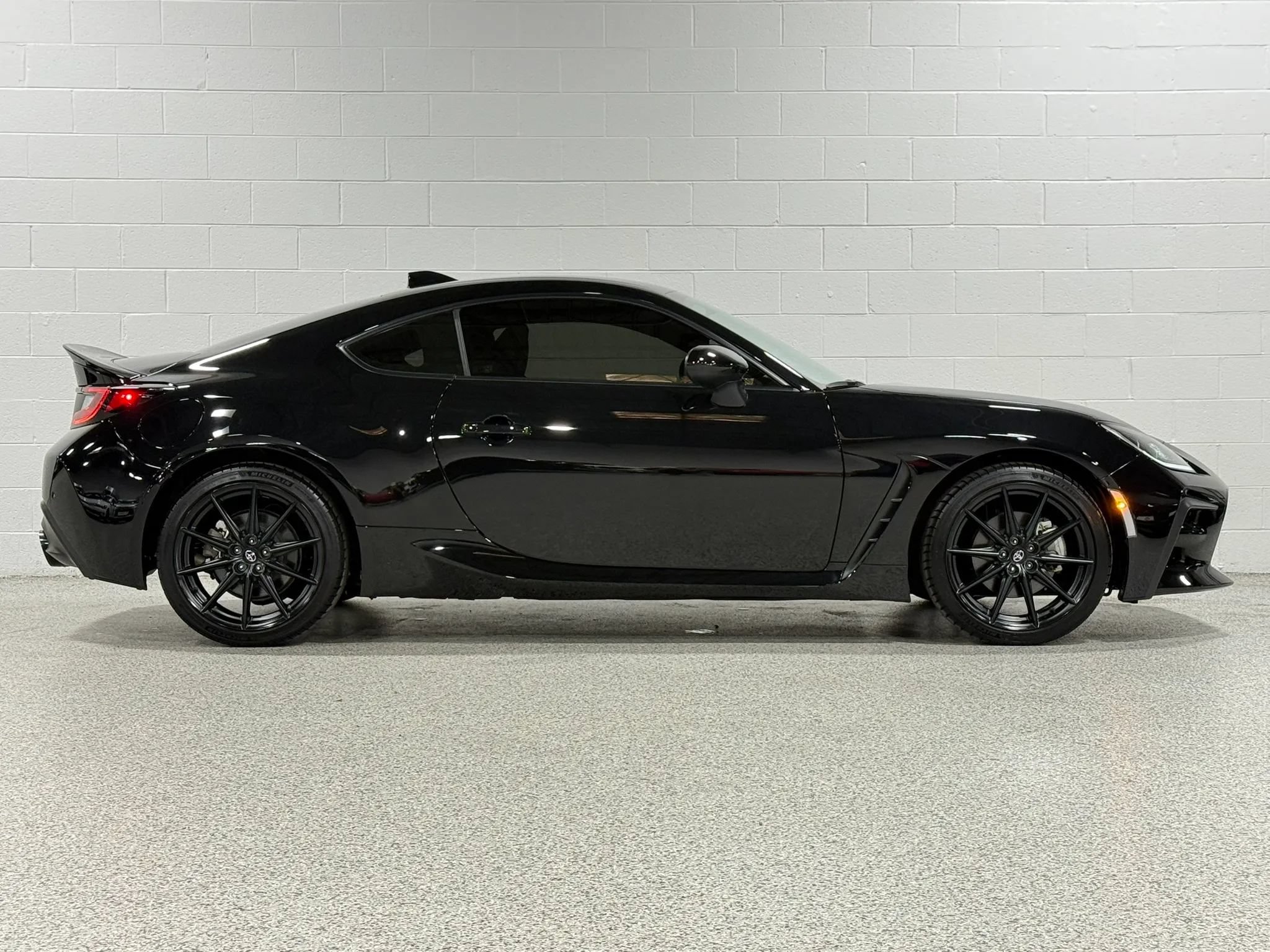 Used 2023 Toyota GR86 Premium w/ ALL Weather Mat Package (TMS) RWD image 5