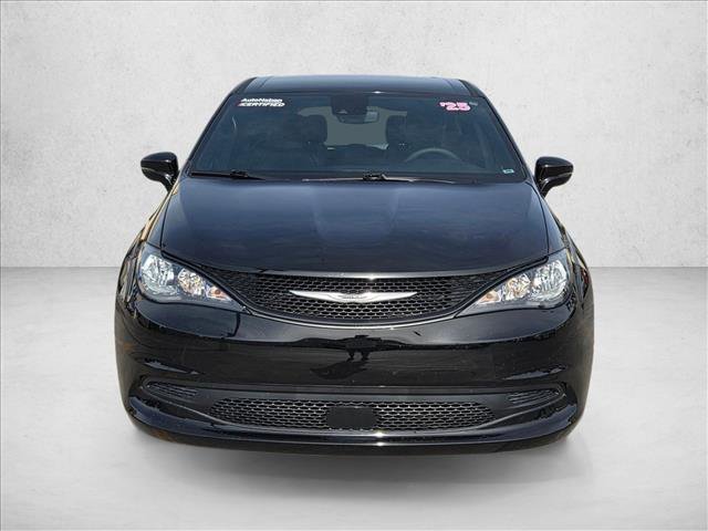 Used 2025 Chrysler Voyager LX FWD video 2