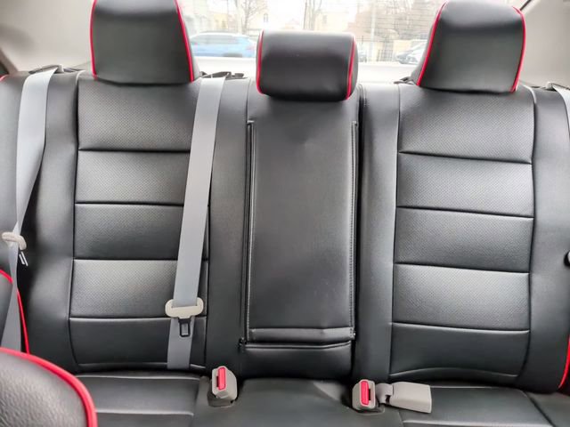 Used 2018 Toyota Corolla LE image 17