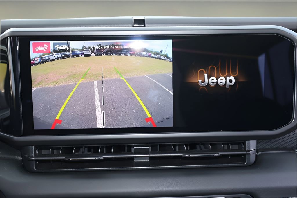 Used 2025 Jeep Wrangler Unlimited Rubicon AWD/4WD image 24