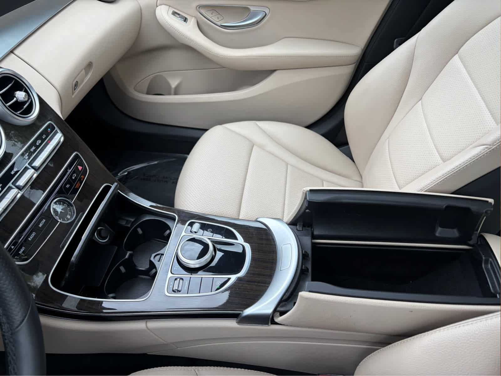 Used 2018 Mercedes-Benz C 300 4MATIC Sedan image 18