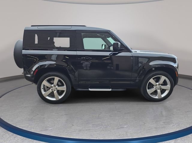 Used 2025 Land Rover Defender 90 X-Dynamic SE image 4
