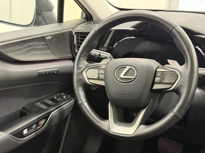 Used 2022 Lexus NX 350h AWD image 11