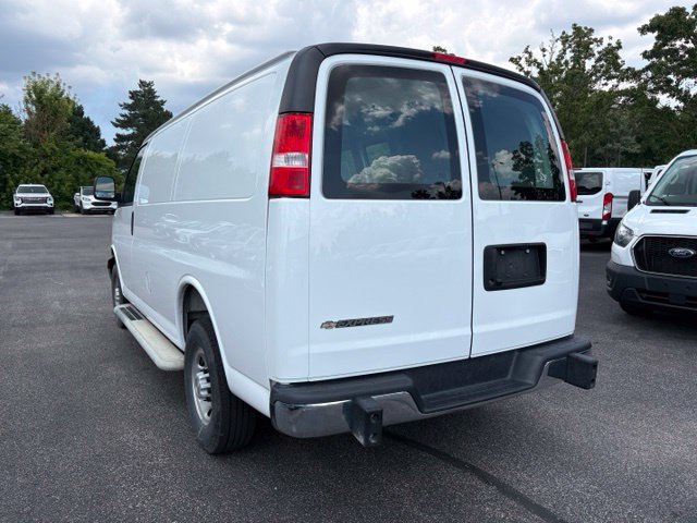 Used 2025 Chevrolet Express 2500 w/ Driver Convenience Package RWD image 3