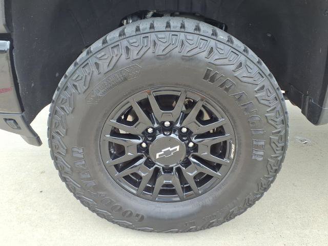 Used 2024 Chevrolet Silverado 2500 ZR2 w/ Technology Package image 22