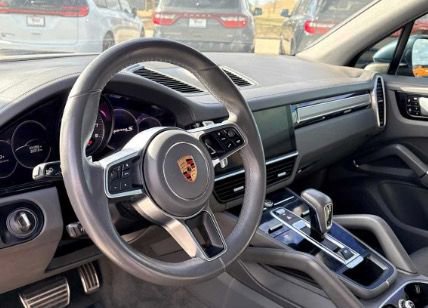 Used 2019 Porsche Cayenne S image 4