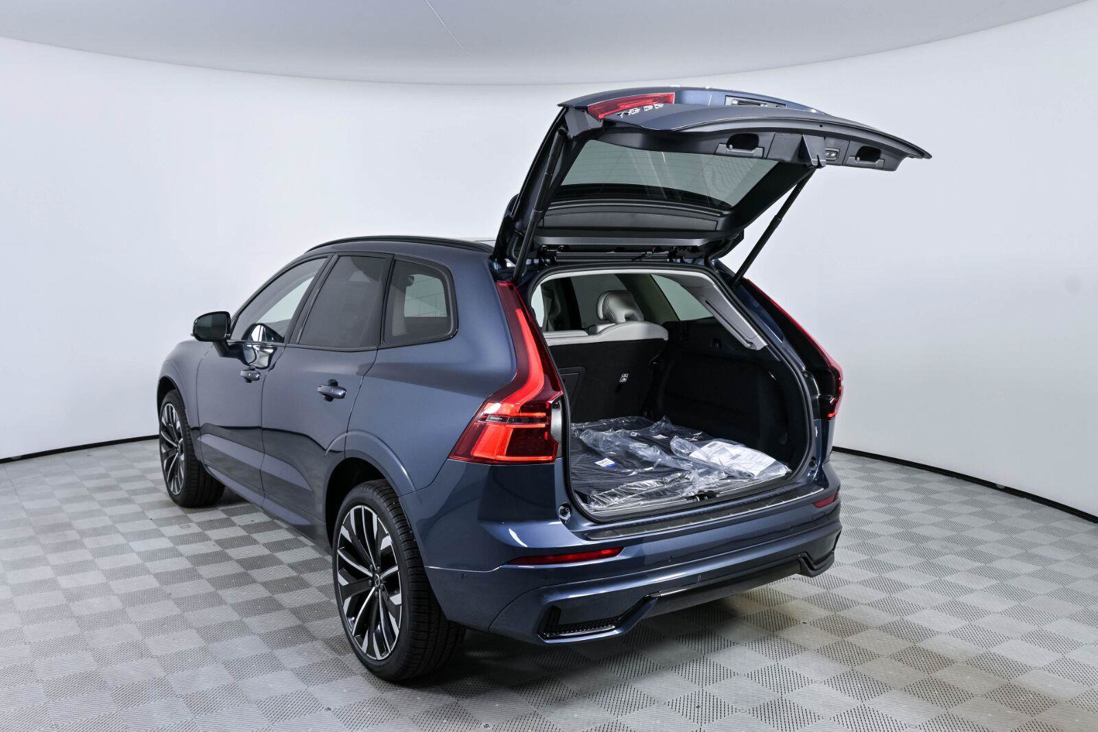 New 2027 Volvo XC60 B5 Ultra AWD/4WD image 31