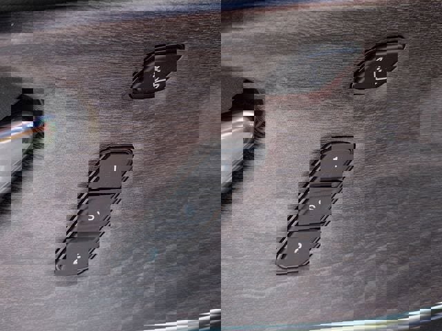 Used 2022 Jeep Grand Cherokee L Overland w/ Luxury Tech Group IV AWD/4WD image 18