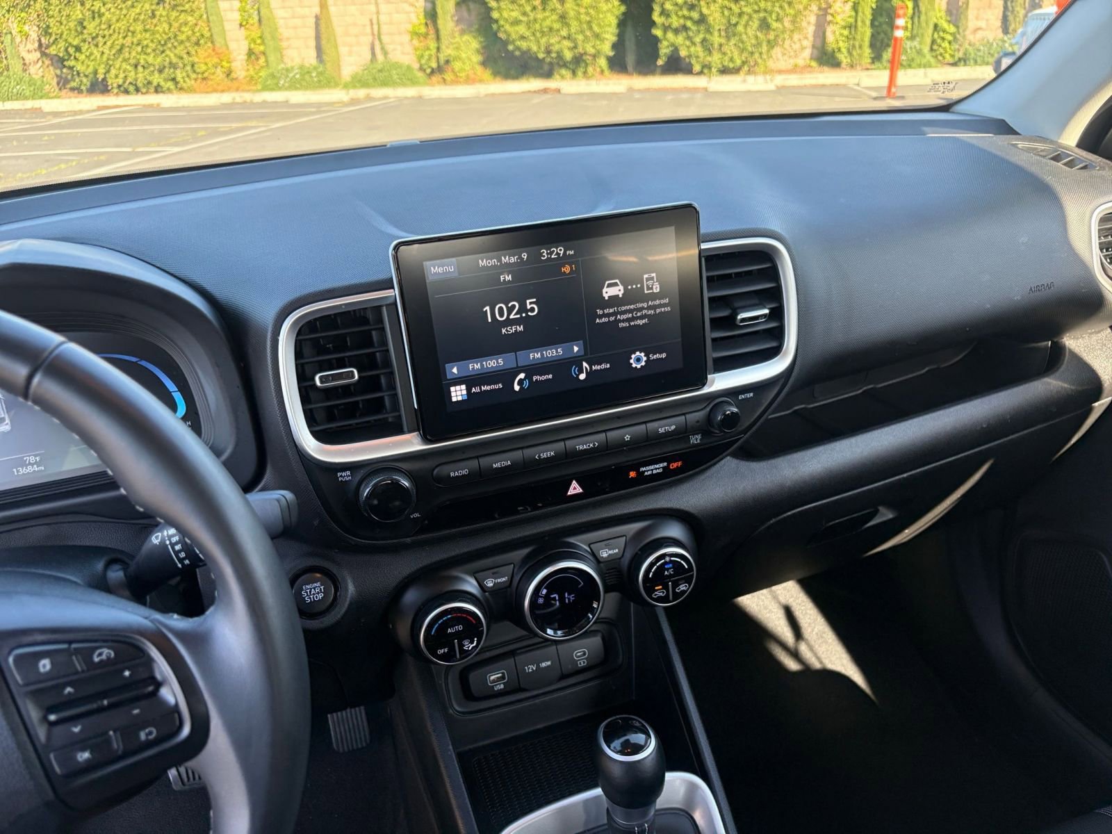 Used 2025 Hyundai Venue SEL image 17