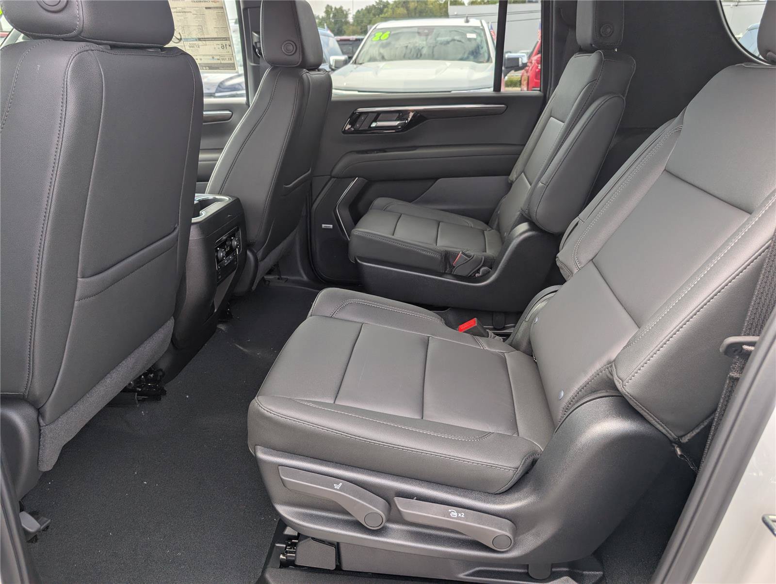 New 2026 Chevrolet Suburban Z71 w/ Z71 Off-Road Package AWD/4WD image 13
