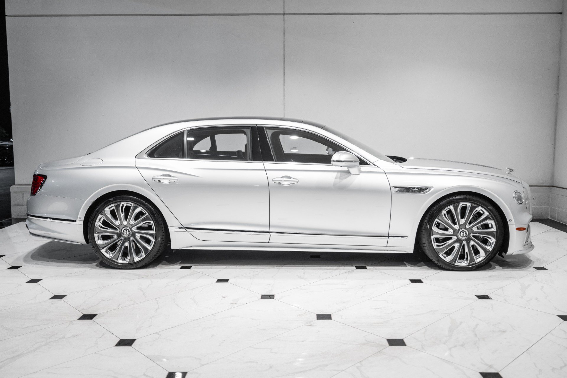 Used 2025 Bentley Flying Spur Plug-In Hybrid AWD/4WD image 5