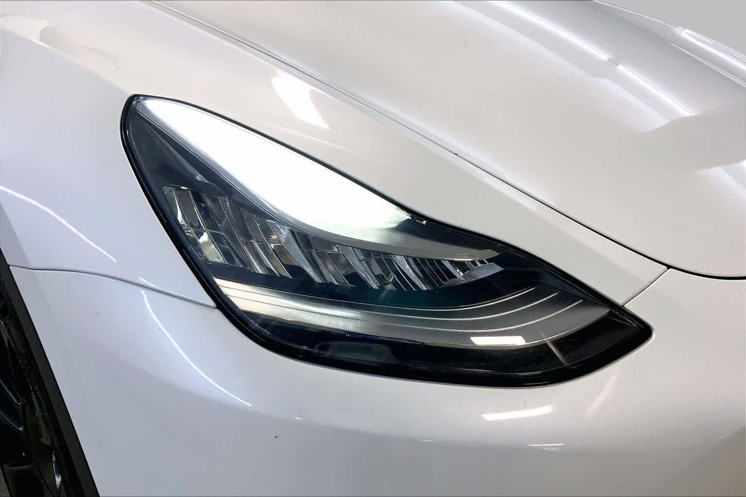 Used 2022 Tesla Model Y Long Range AWD/4WD image 27