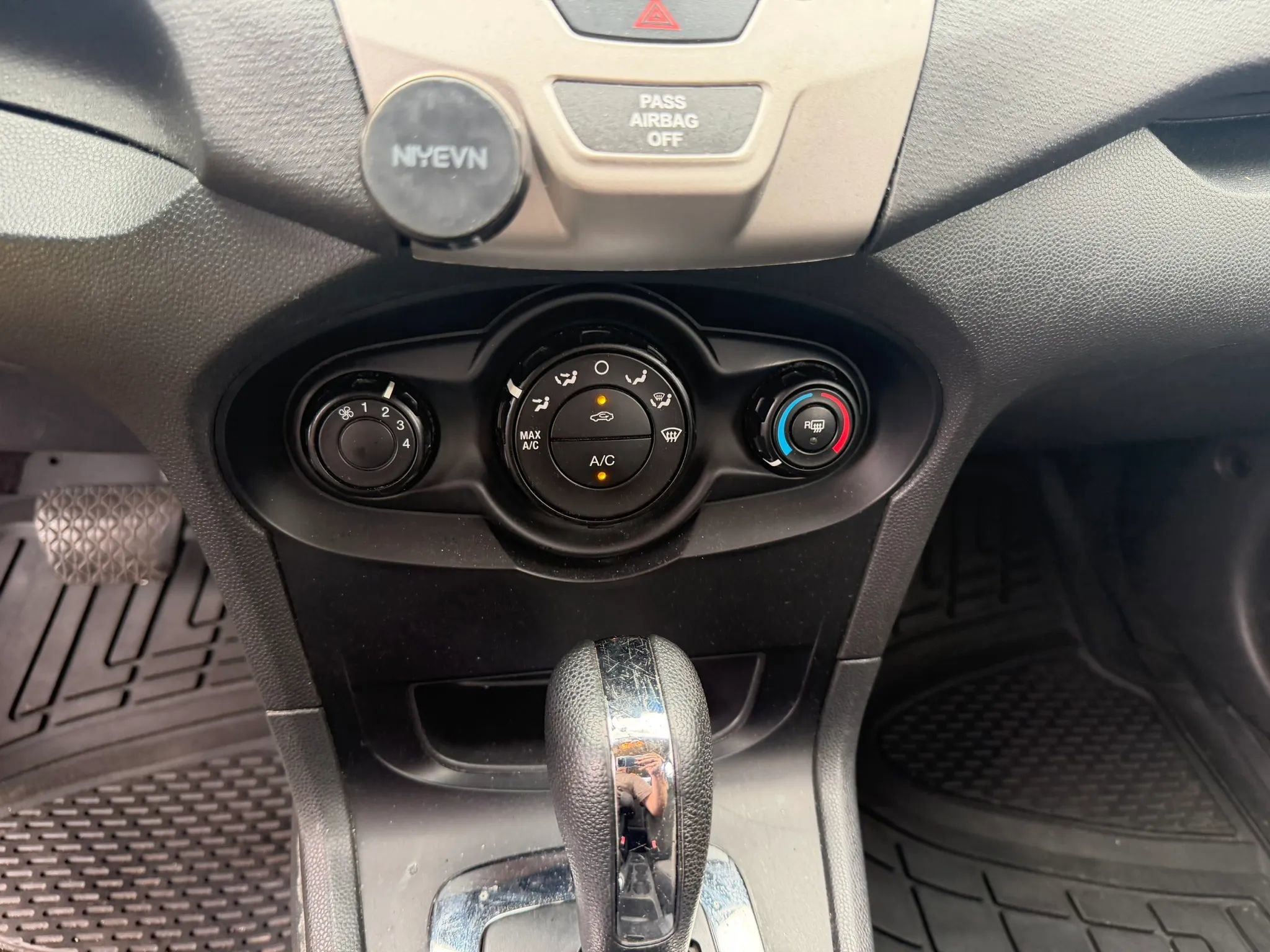 Used 2013 Ford Fiesta SE image 19