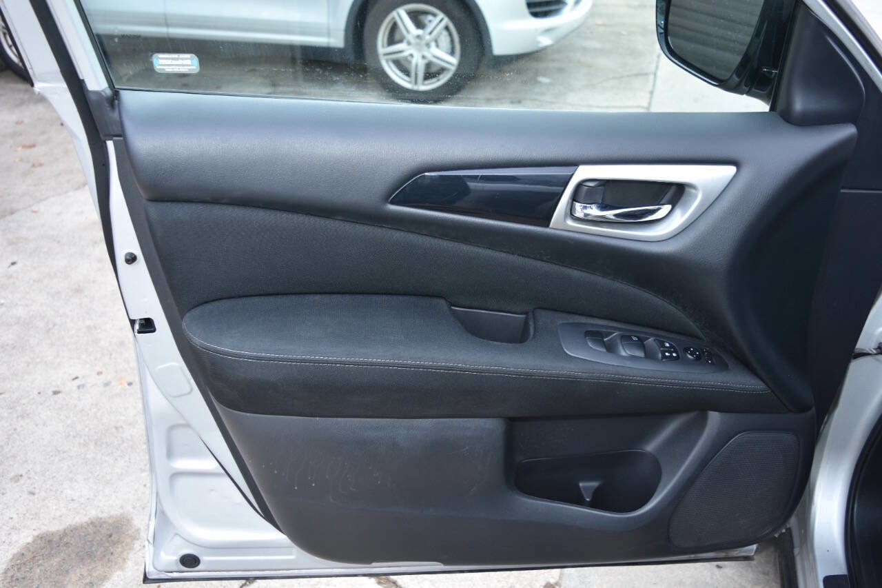 Used 2017 Nissan Pathfinder S image 25