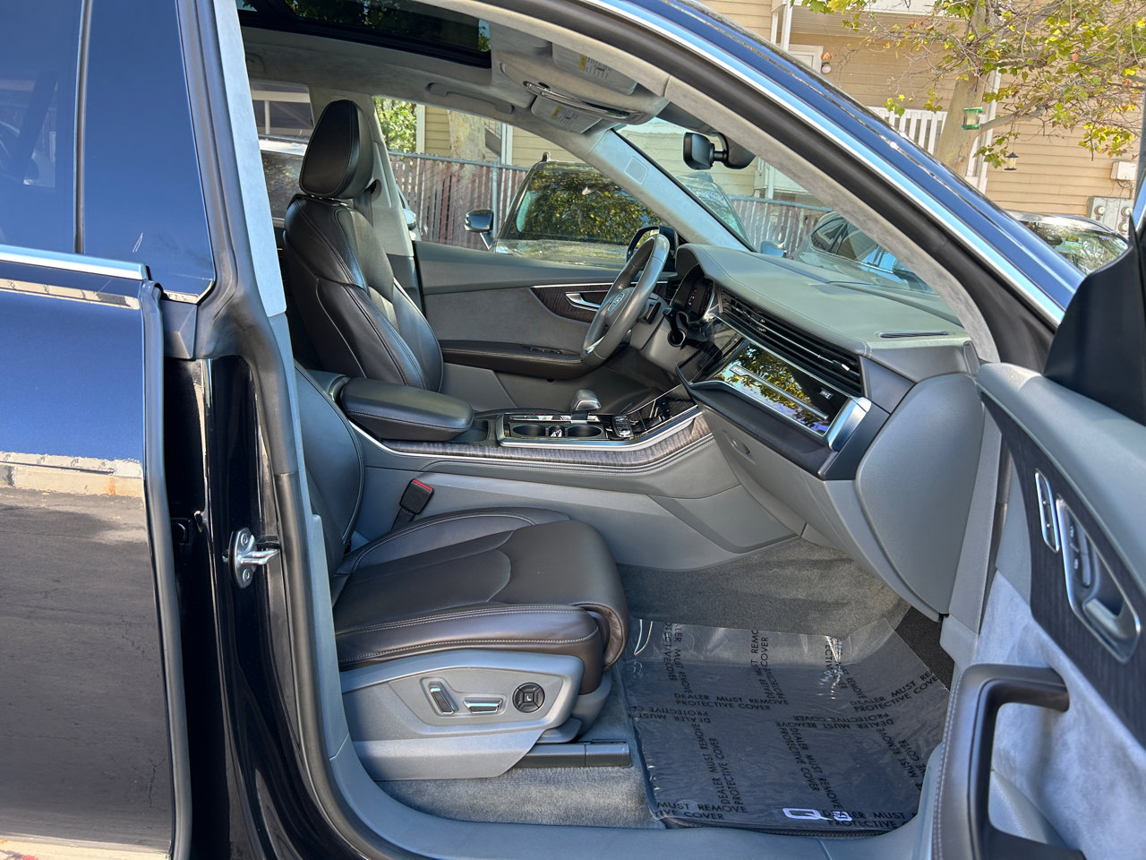 Used 2019 Audi Q8 Prestige w/ Luxury Package image 24