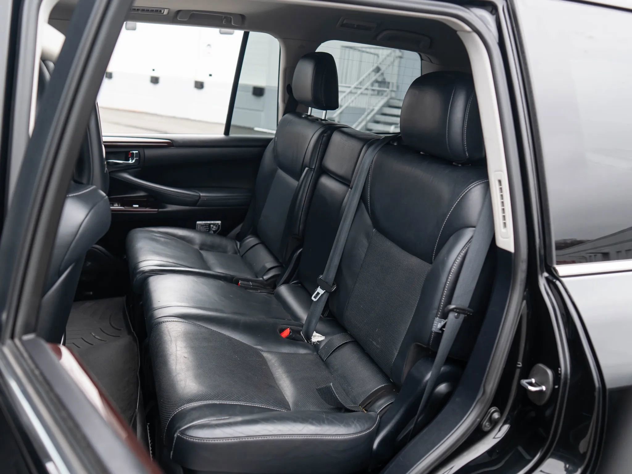 Used 2015 Lexus LX 570 4WD image 28