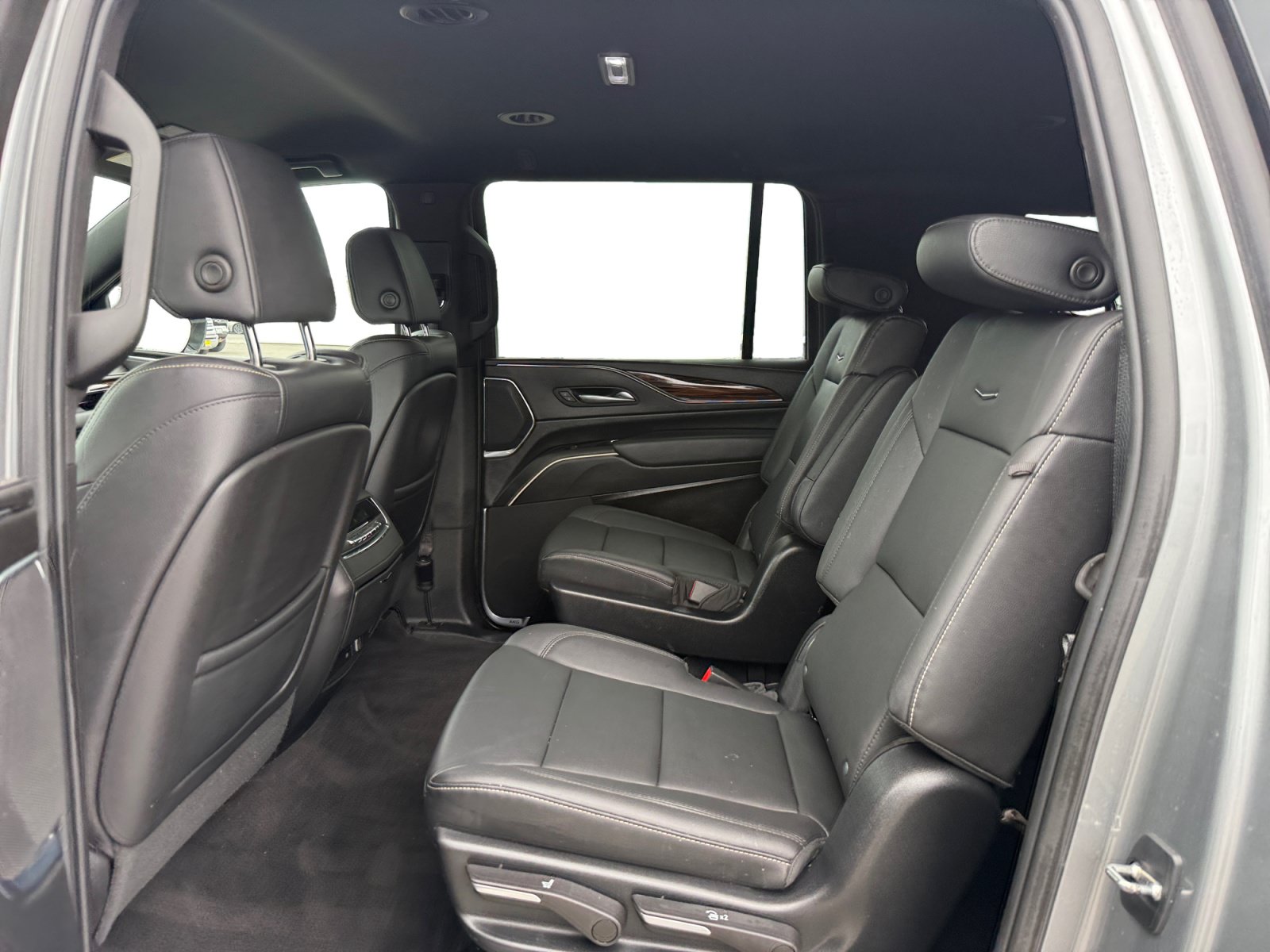 Used 2023 Cadillac Escalade ESV Luxury w/ LPO, Floor Liner Package RWD image 16