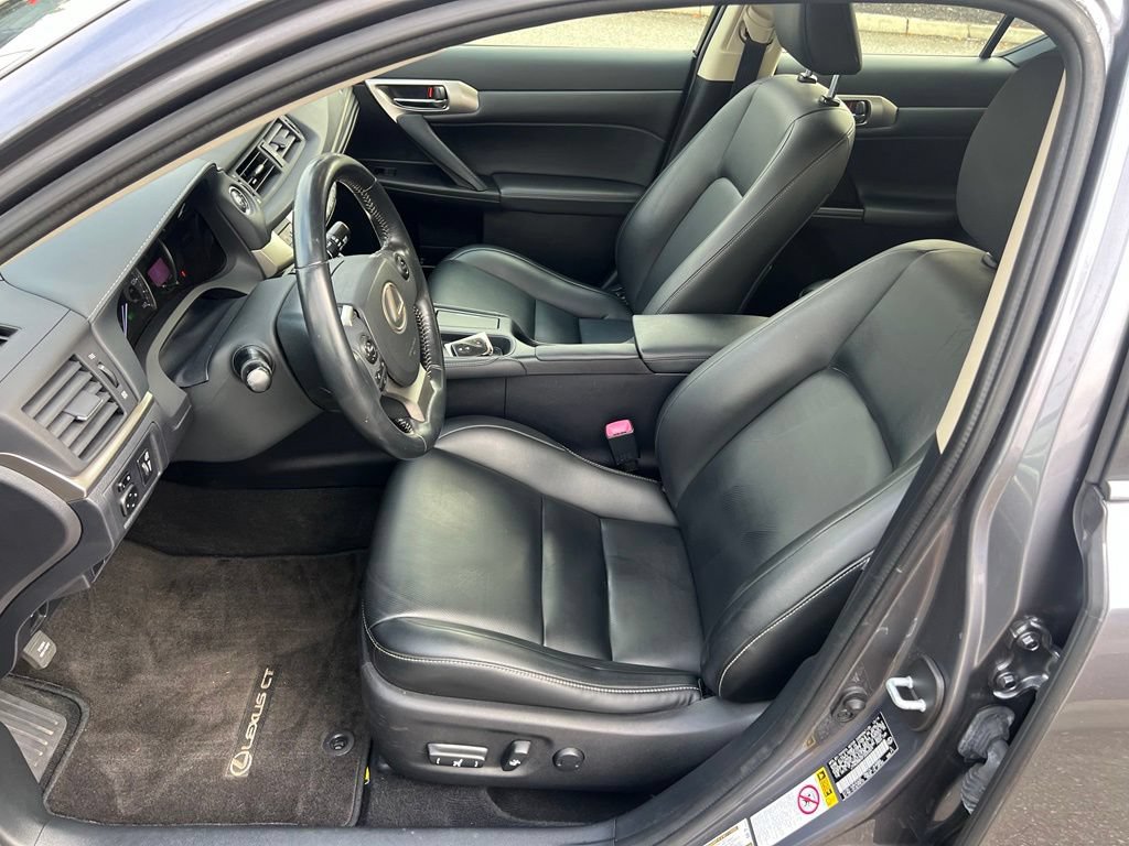 Used 2015 Lexus CT 200h w/ Seat Comfort Package FWD image 13