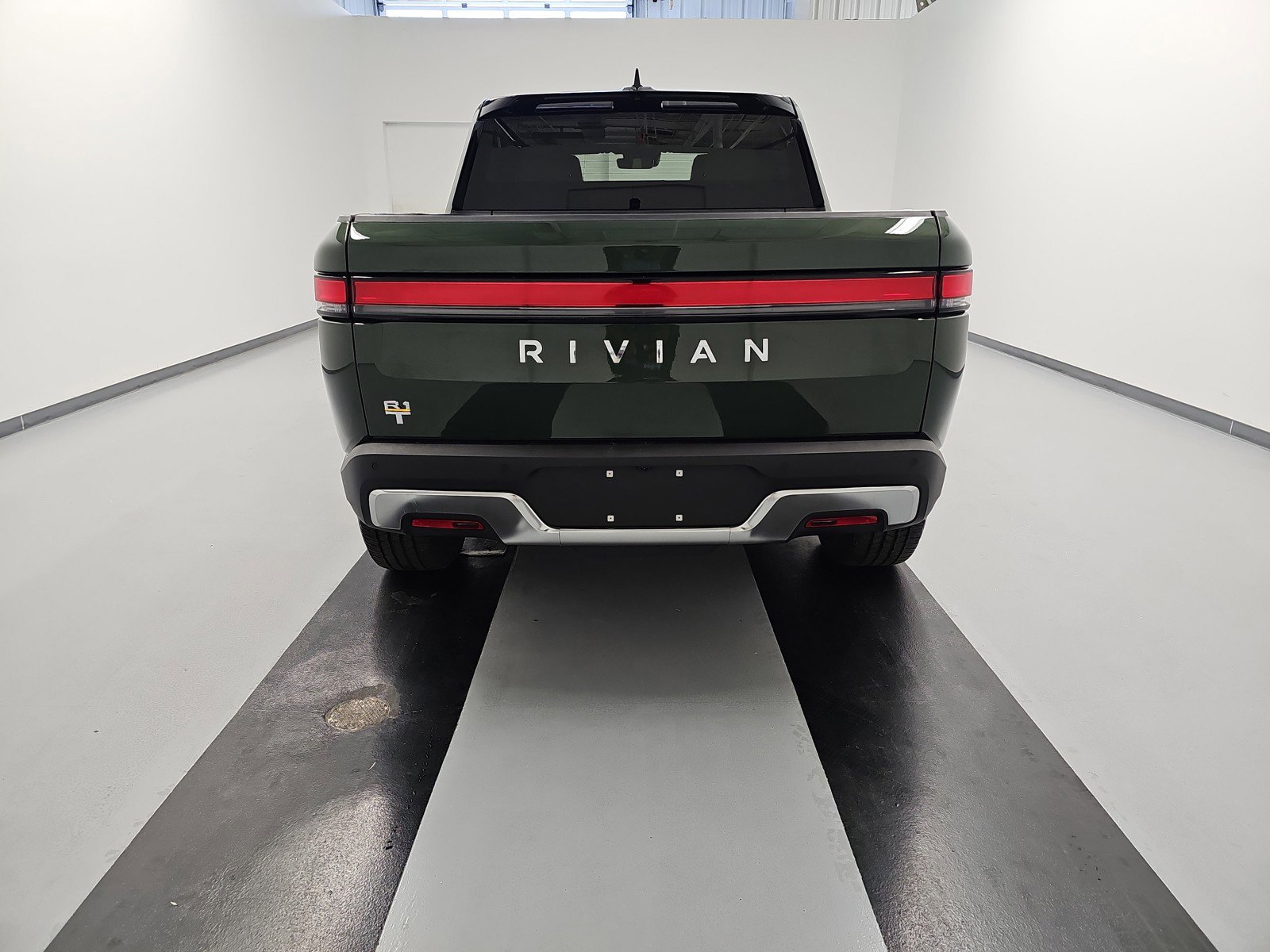 Used 2022 Rivian R1T Adventure AWD/4WD image 4