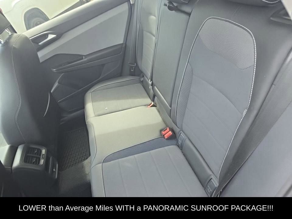Used 2023 Volkswagen Taos SE w/ Panoramic Sunroof Package FWD image 7