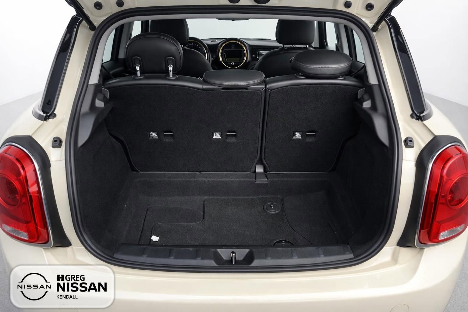 Used 2017 MINI Cooper 4-Door Hardtop image 12