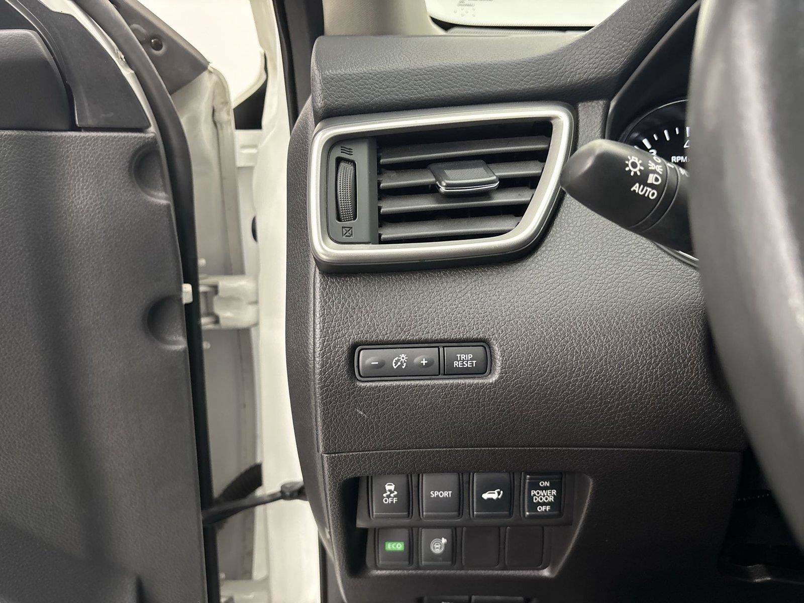 Used 2016 Nissan Rogue SL w/ SL Premium Package FWD image 31