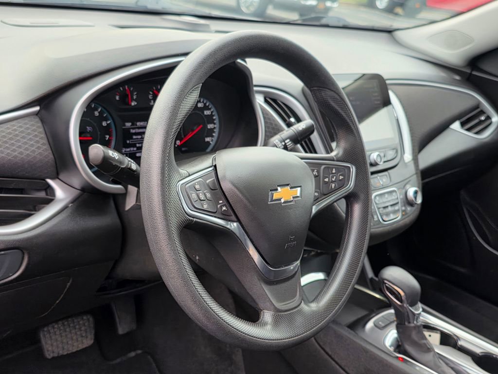 Used 2024 Chevrolet Malibu LT image 11