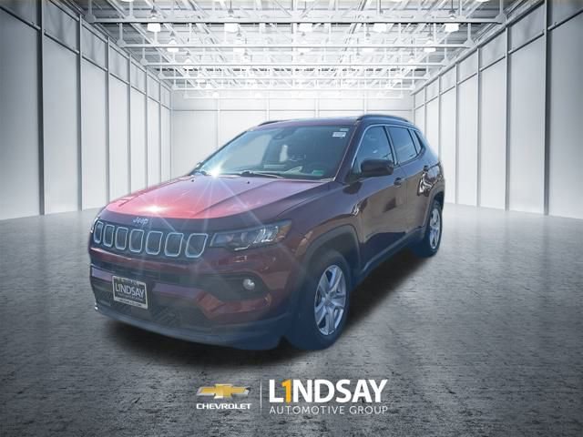 Used 2022 Jeep Compass Latitude image 2